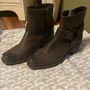 Frye Women's Brown Distressed Harness Zip-Up Boots in Dark Brown Size 8 EUC